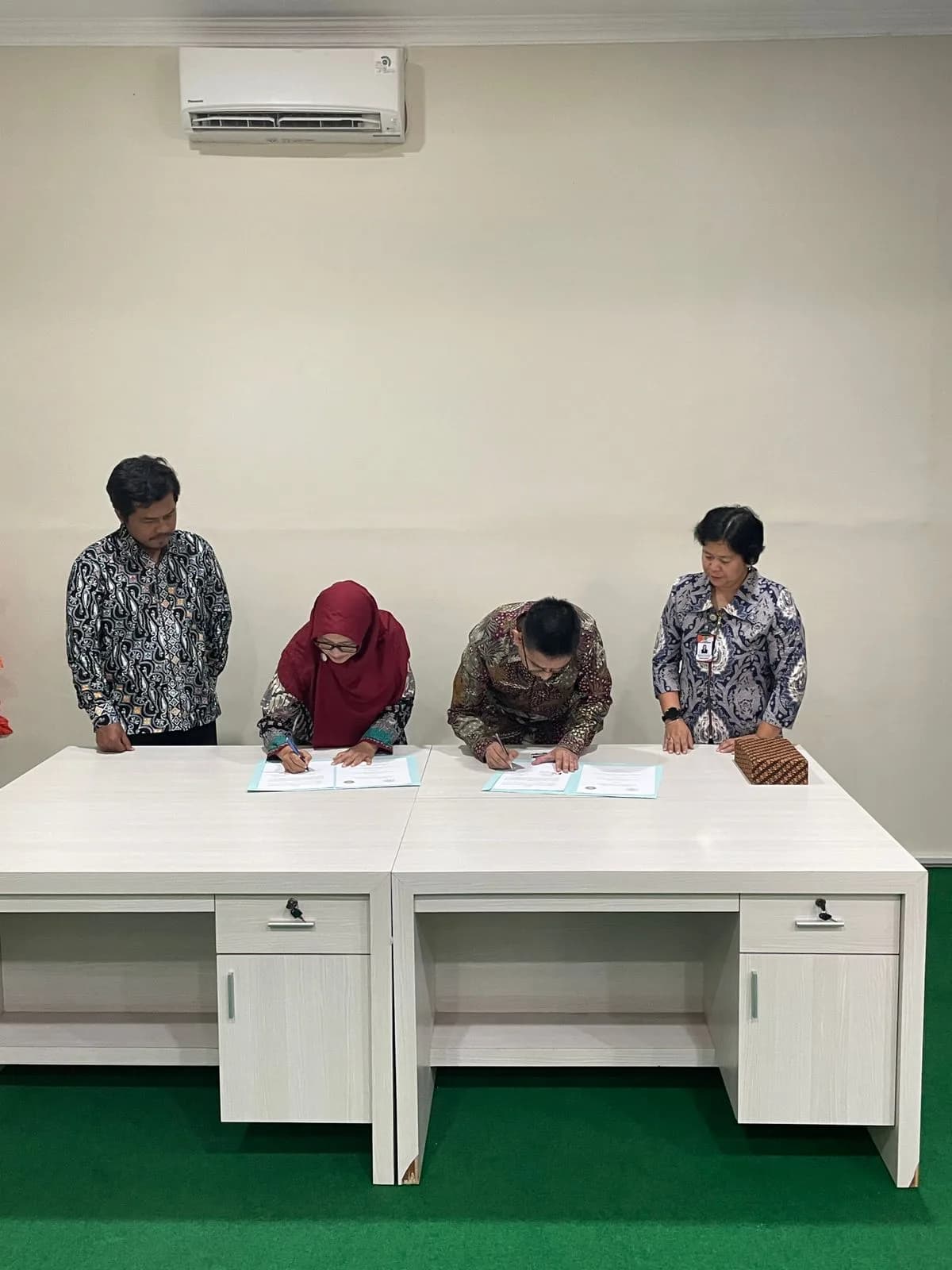 Penandatangan MoU oleh Fakultas Teknik UNIBA dengan Fakultas Teknik UNIVET Bantara Surakarta