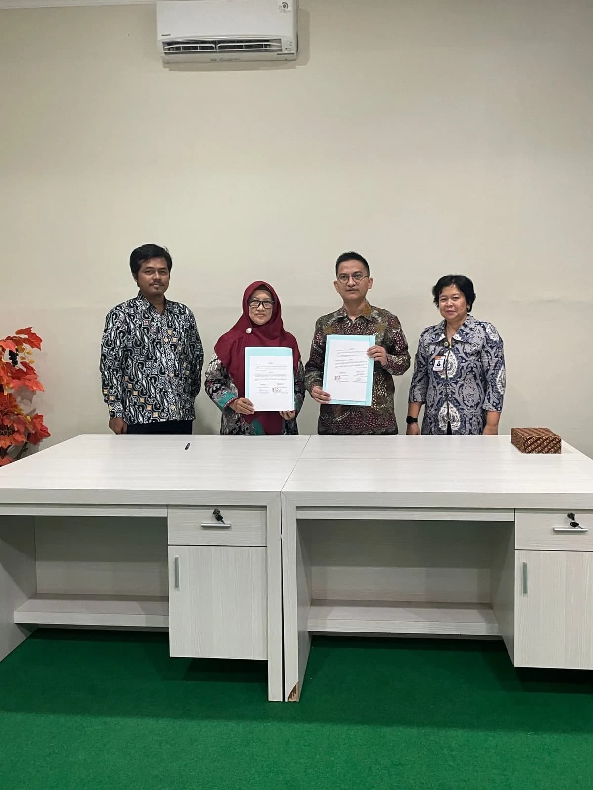Penandatangan MoU oleh Fakultas Teknik UNIBA dengan Fakultas Teknik UNIVET Bantara Surakarta