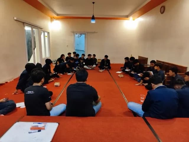 Pelatihan dan Pembekalan Dasar Kepemimpinan Mahasiswa Fakultas Teknik Universitas Islam Batik (UNIBA) Surakarta