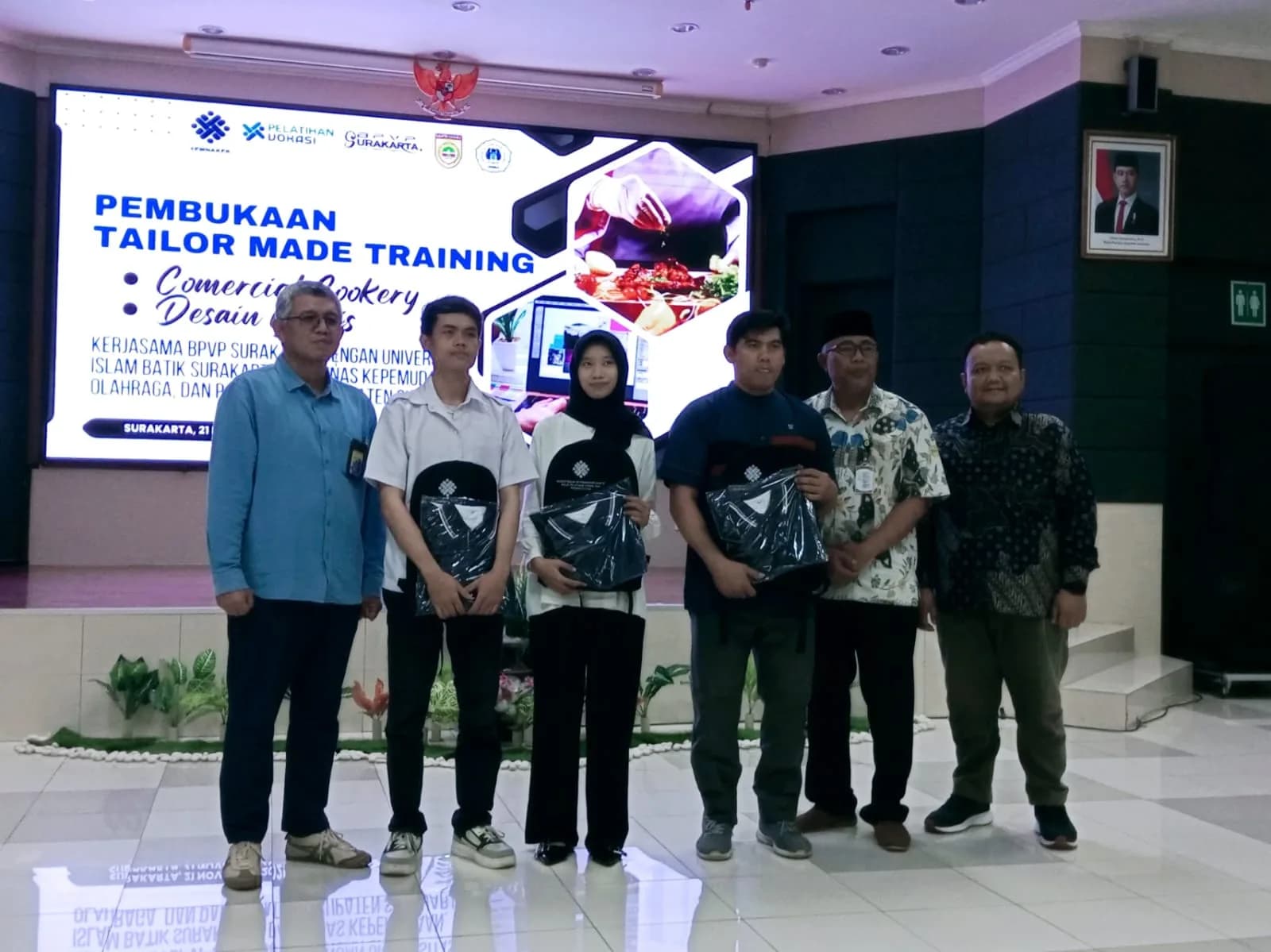 Tailor Made Training Prodi Informtika dengan Balai Latihan Vokasi Surakarta dalam Pelatihan Comercial Cookery dan Desain Grafis.