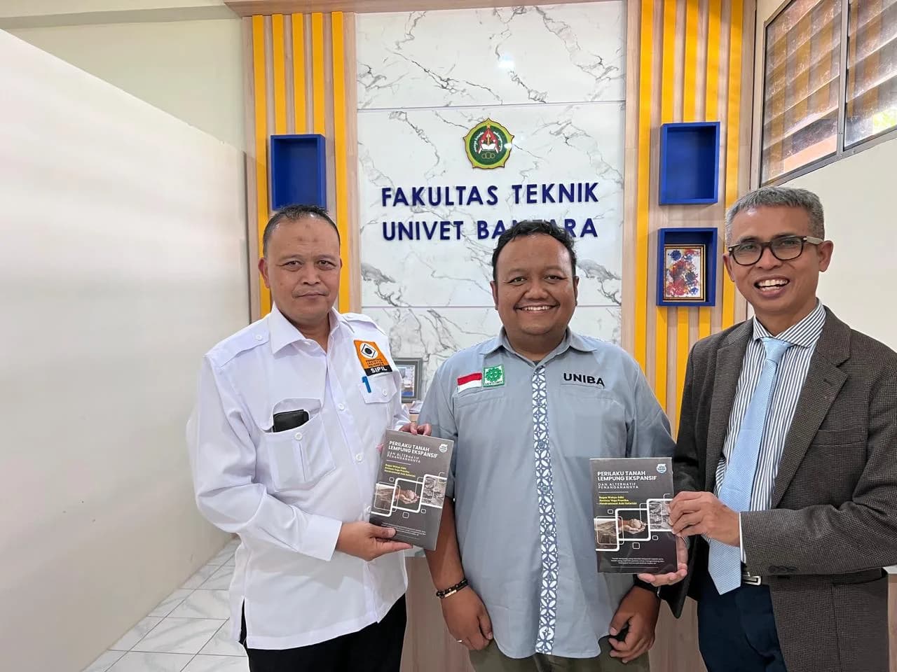 Launching Buku “Perilaku Tanah Lempung Ekspansif dan Alternatif Penanganannya”, Kolaborasi Dekan Fakultas Teknik UNIBA Surakarta dan UNIVET Bantara