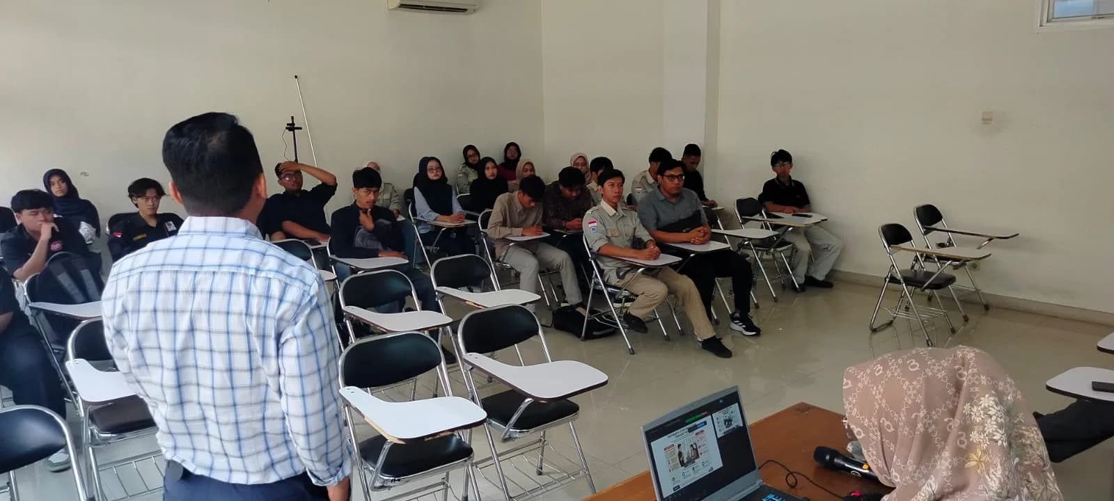 Sarasehan Dosen dan Mahasiswa Aktif Teknik Sipil: Wadah Evaluasi Bersama untuk Meningkatkan Kualitas Pembelajaran